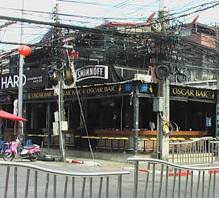 Zur Strassenseite aus ...