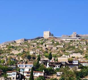 Blick zur Festung und Altstadt von Alanya.