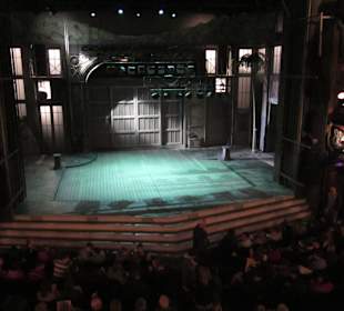 Blick vom Dress Circle (Reihe C) zur Bühne