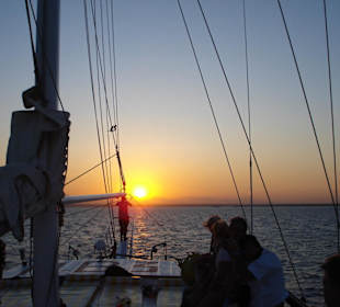 Sonnenuntergang auf dem Schiff 