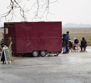 Verkaufsstand an der Eisfläche der Semkenfahrt