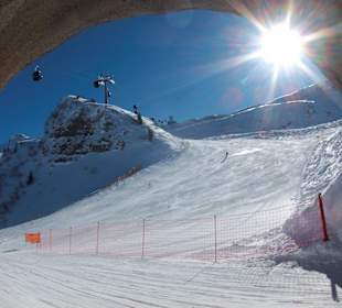 Skitunnel mit Gipfelbahn