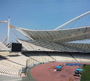 Anzeigetafel mit Olympischer Fackel