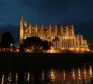 Palma de Mallorca bei Nacht