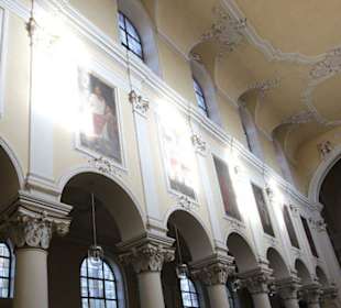 Blick zum Seitenschiff