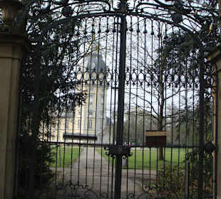 Blick Eingangstor zum Schloss