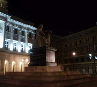 Das Kopernikus-Denkmal vor Staszic-Palast