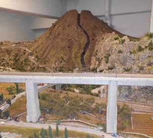 Vulkan der im Nachtmodus leuchtet