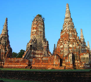 Tempio lungo il fiume