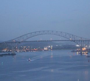 Beim westlichen Eingang zum Panamkanal