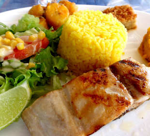 Der "Fisch des Tages" mit Beilagen