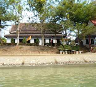 Flußfahrt um die Insel