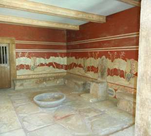  king Minos rooms with his chair