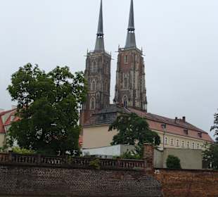 Archikatedra widok ze statku na Odrze.