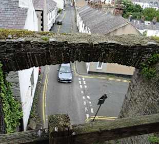 Auf der Stadtmauer in Conwy
