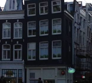 Покосившийся домик