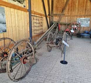 Landwirtschaftliche Geräte im Freilandmuseum