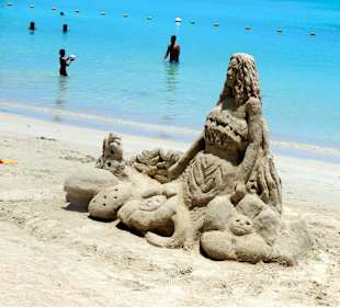 Sandkuenstler Sanjay Jhowry in Pereybere