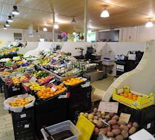 Rundgang zwischen den Auslagen des Mercato Civico