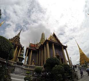 Jedna z licznych budowli na terenie Światyni 