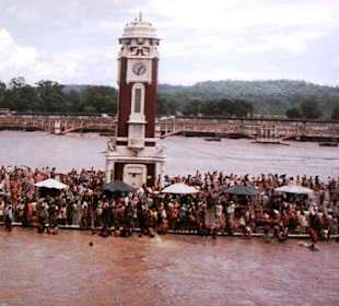Haridwar mit Uhrturm