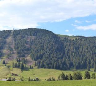 Schöner Ausblick auf Lifte und Skipisten