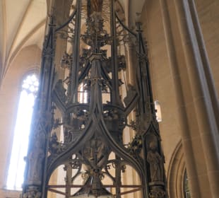 Turm vom Taufstein in der Severikirche