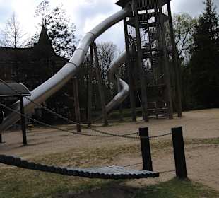 Rutschen und Kletterturm