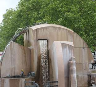 Weltkugelbrunnen am Breitscheidplatz