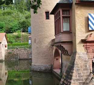 Außenansicht von Schloss Mespelbrunn