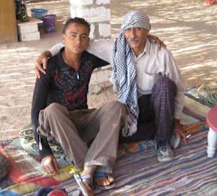 Quadführer und Beduine