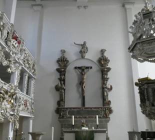 Blick auf Kanzel, Altar und Fürstenloge