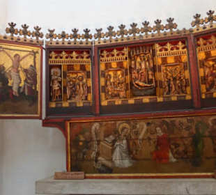 Marienkirche: einer der Seitenaltäre