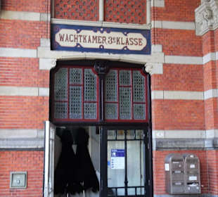 Eingang zum Seitenflügel