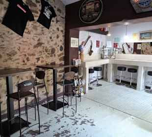 Blick in die Gasträume der Bar Yesterday