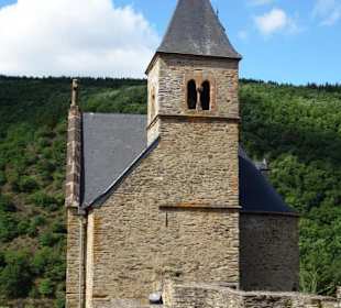 Blick von der Burg auf die Kapelle