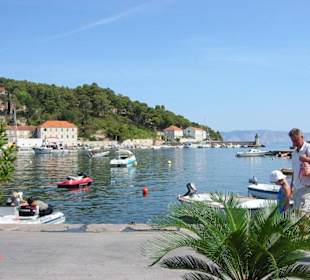 Der Hafen von Jelsa