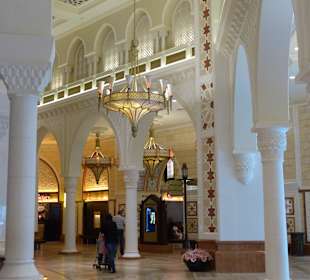 Alles sehr großzügig, sauber und sehenswert