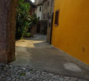 Zum Innenhof in Malcesine