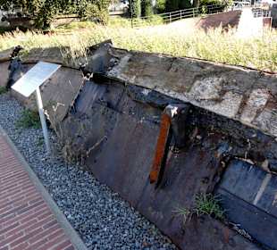 Die historischen Stemmtore des Docks