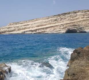 Bucht von Matala vom Wasser aus