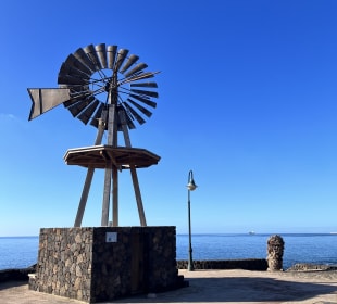 Strandpromenade Costa Teguise