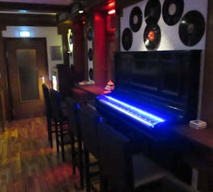 Pub Restaurant Piano