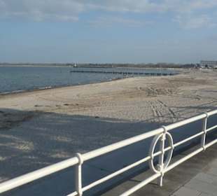 Bummel entlang der Strandpromenade von Travemünde