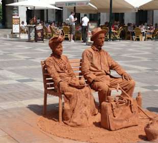 Bewegungslose (lebende) Menschen
