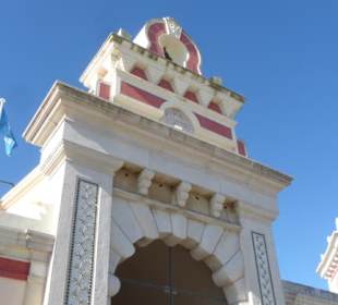 Die orientalisch wirkende Markthalle in Loulé