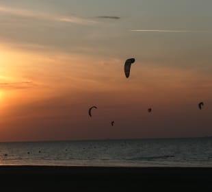 Kitesurfen am Strand von Dösen bei der Kugelbake