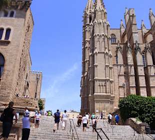 Ein paar Stufen zur Kathedrale