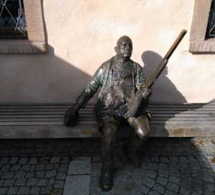 Vor dem Waffenmuseum