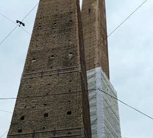 Torri Pendenti - Echt schief, die Beiden